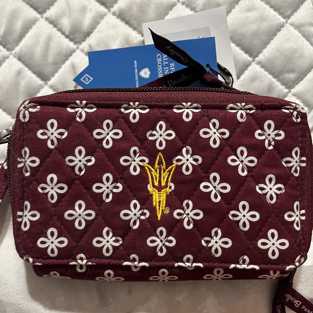 Vera Bradley Burgundy Quilted Wristlet with White Floral Design NWT Arizona Stat